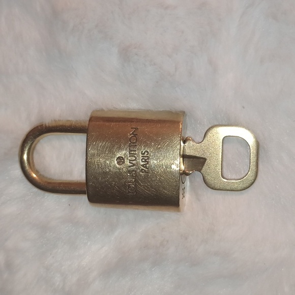 LV LOCK & KEY #315 - Picture 2 of 5